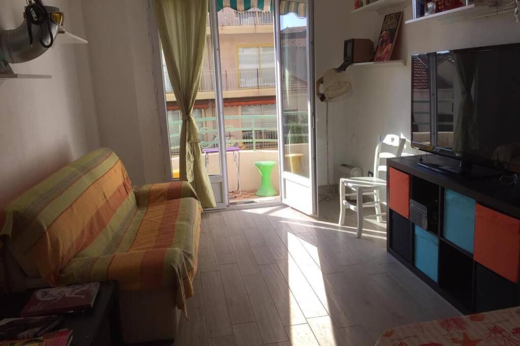 Grand F2 60Mq Centre Antibes, Proche Plages, Commerces, 2 Balcons, Parking, Train, Bus, Deco Vintage, Pet Friendly, Ideal Famille Ou 1-2 Couples Exterior foto