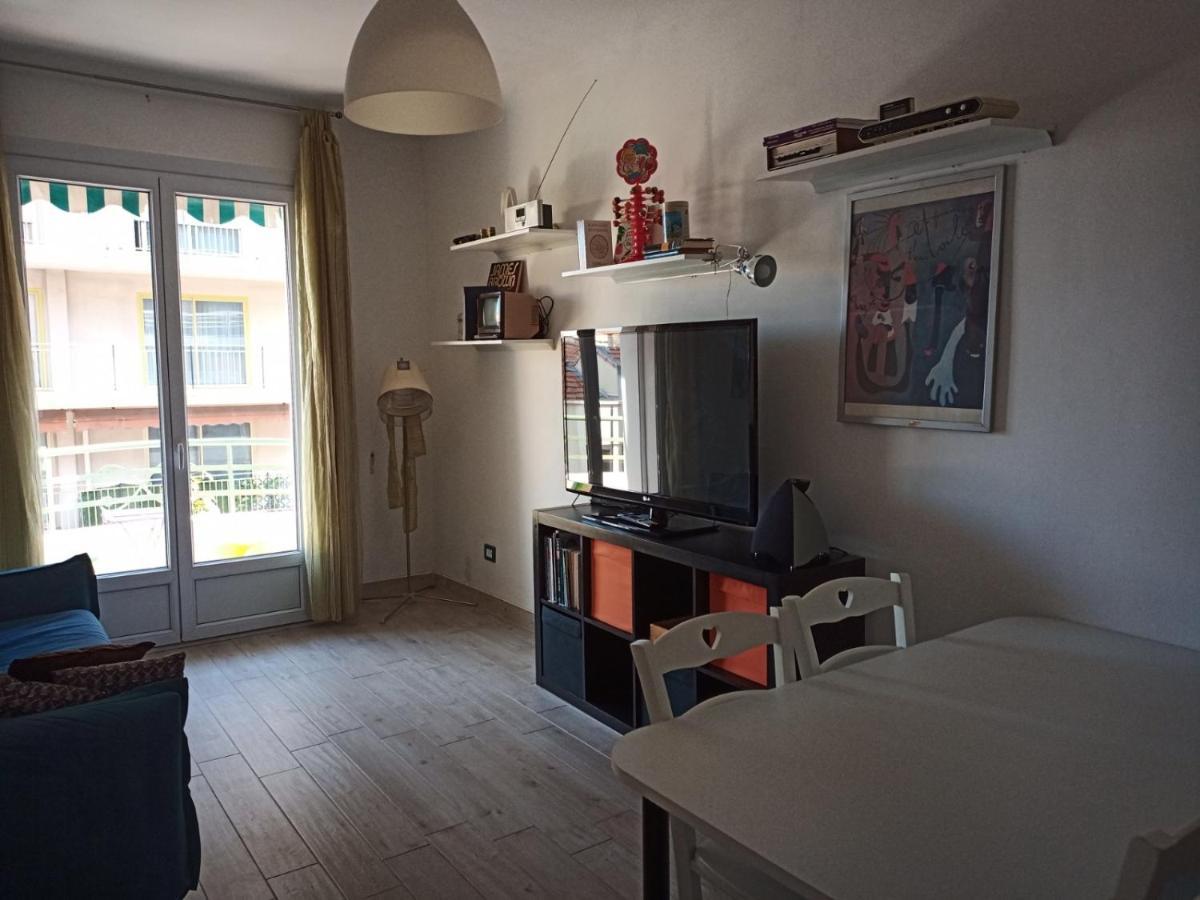 Grand F2 60Mq Centre Antibes, Proche Plages, Commerces, 2 Balcons, Parking, Train, Bus, Deco Vintage, Pet Friendly, Ideal Famille Ou 1-2 Couples Exterior foto