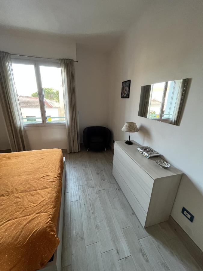 Grand F2 60Mq Centre Antibes, Proche Plages, Commerces, 2 Balcons, Parking, Train, Bus, Deco Vintage, Pet Friendly, Ideal Famille Ou 1-2 Couples Exterior foto